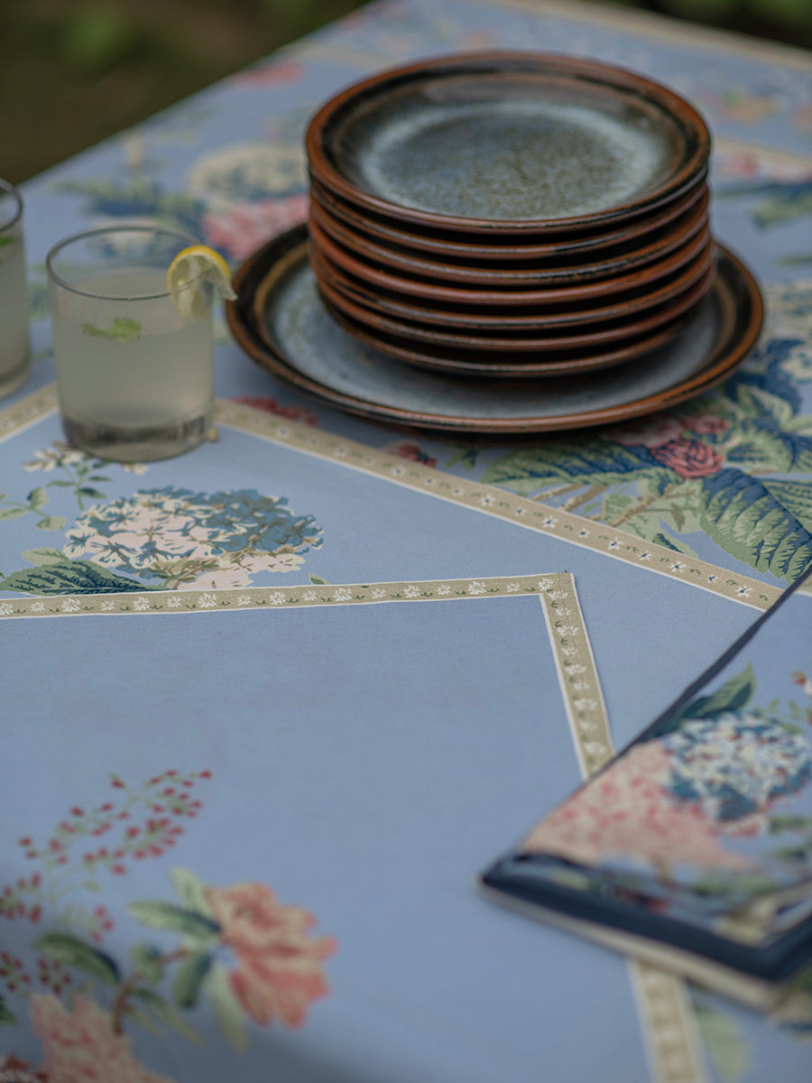 Chelsea Printed Table Cloth x-Brdr : Chambray